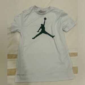 Girls/boys Jordan shirt